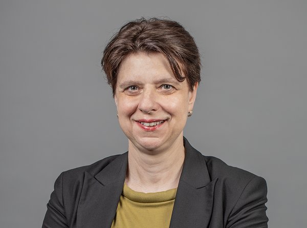 Porträt ZLI Geschäftsführerin Porträt ZLI Geschäftsführerin Jasch