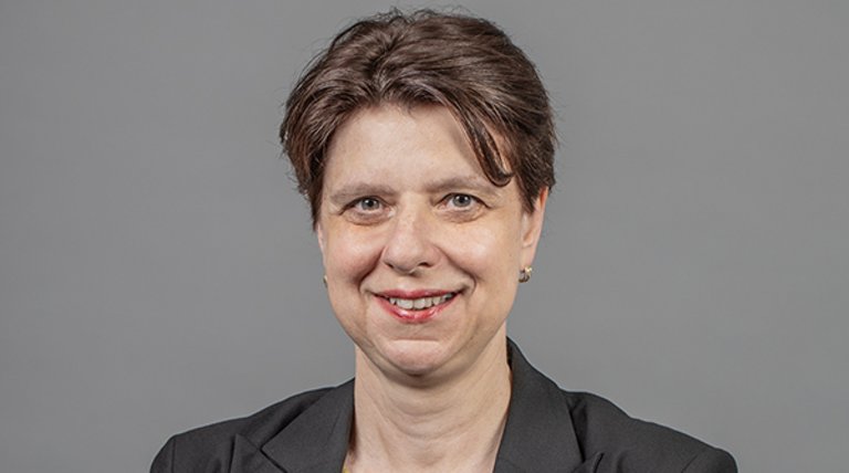 Porträt ZLI Geschäftsführerin Porträt ZLI Geschäftsführerin Jasch